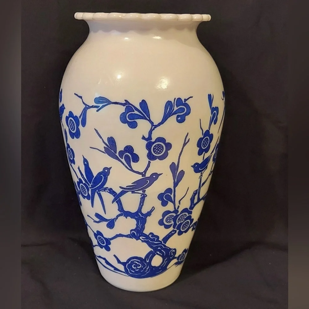 VTG 1940s White & Blue Anchor Hocking Vitrock Milk Glass
Flowers Birds EUC - Picture 9 of 13
